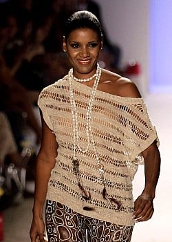 Veronique de la Cruz